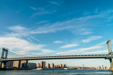 Obraz premium Brooklyn Bridge in New York City at sunset. Vivid splittoned image.