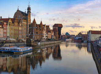Fototapeta na wymiar Colourful historic houses near Motlawa river in port of Gdansk 