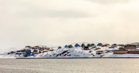 Deurstickers Colorful cabins on the hill covered in snow, Aasiaat city panora © vadim.nefedov