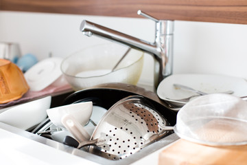 Dirty dishes in the sink - obrazy, fototapety, plakaty