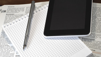 Obraz premium Laptop and notepad,book with pen and on wood table.