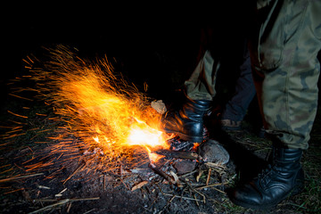 Gaszenie ogniska © Piotr Jankowiak
