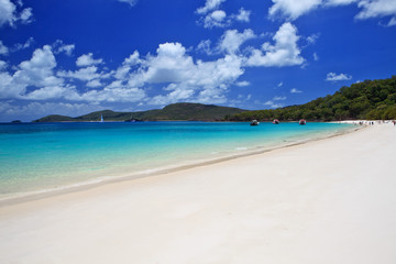 Beautiful blue water of Whitehaven Beach in the Whitsundays
