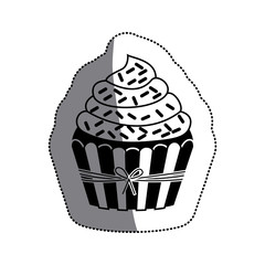 Muffin icon. Cupcake dessert sweet and bakery theme. Isolated design. Vector illustration