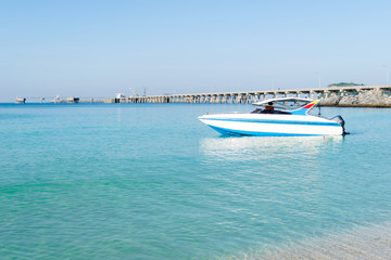 Obraz premium sea to sky water, beach and boat 