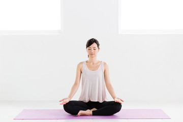 Fototapeta premium young asian woman exercising in sports gym