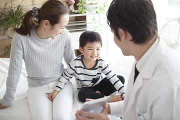 Fototapeta premium The doctor is showing the tablet to the boy