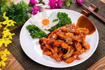   Sacheonsik tangsuyuk. Sichuan-style Sweet and Sour Pork 사천탕수육