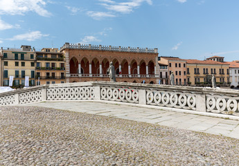 Fototapeta na wymiar Bridge on Piazza Prato della Valle, Padua, Italy.