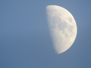 premier quartier lune