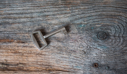Schlüssel auf rustikalem Holz, Breitbild