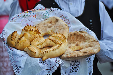 basket of Sardinian bread