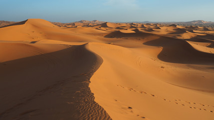 Fototapeta na wymiar Wüste, Dünen, Erg Chebbi, Marokko, Sahara
