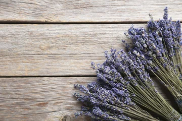 Crédence de cuisine en verre imprimé Lavande Bunch of lavender flowers on grey wooden background