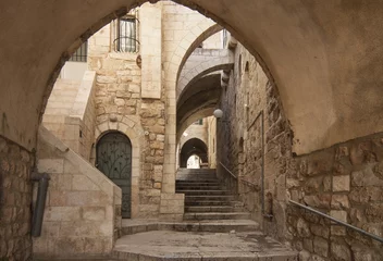 Fototapeten Israel - Jerusalem - Versteckter Durchgang der Altstadt, Steintreppe und Bogen © tracker