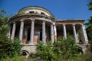 Fototapeta premium Abandoned ruins of mansion of Earl Voeikov, Penza Region