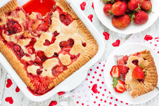 Valentines day dessert idea - strawberry pie with heart decoration