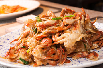Fried crab with ginger and onion