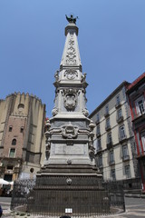 Fototapeta na wymiar obelisco San domeic maggiore