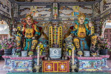 Fototapeta premium Inside buddhist temple in Vietnam