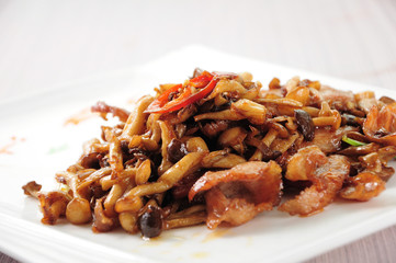 Stir fried meat and mushroom