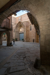 Puerta gótica de la iglesia de Sant Miquel de Cardona