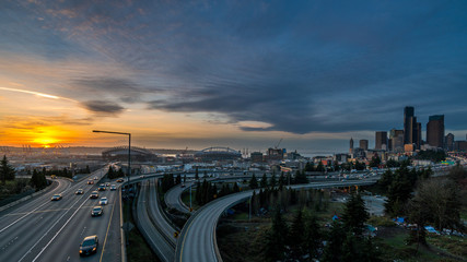 Obraz na płótnie Canvas Beautiful sunset over the city of Seattle. Sunset view from dr. Jose Rizal bridge. Garbage in the center of the city.