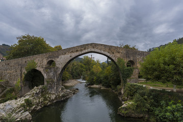 Fototapeta na wymiar Roman bridge in Cangas de Onis (Asturias, Spain).