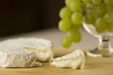 Brie and grapes