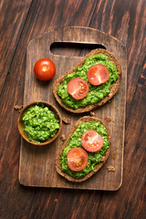 Bread with pesto sauce and tomatoes