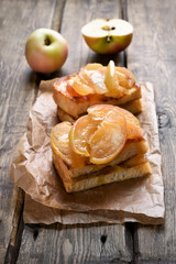 Fototapeta na wymiar Caramelized apples on toast bread