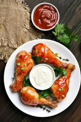 Roasted chicken drumsticks, top view