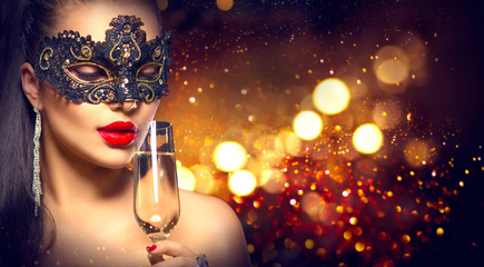 Sexy model woman with glass of champagne wearing venetian masquerade mask - obrazy, fototapety, plakaty