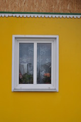 Okno w wiejskim domu