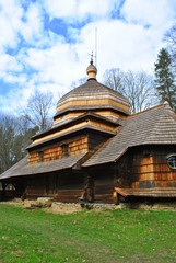 Fototapeta na wymiar Drewniana cerkiew - Ulucz, Podkarpacie