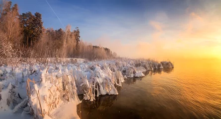Foto auf Acrylglas зимний утренний пейзаж на реке с туманом, Россия, Урал, январь © 7ynp100