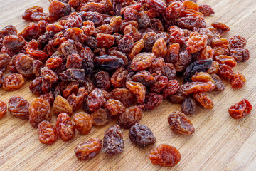 Dried raisins