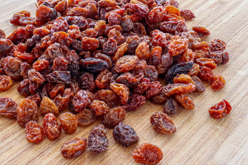 Dried raisins