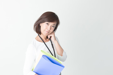 OLポートレート・ミドル女性(白バック)