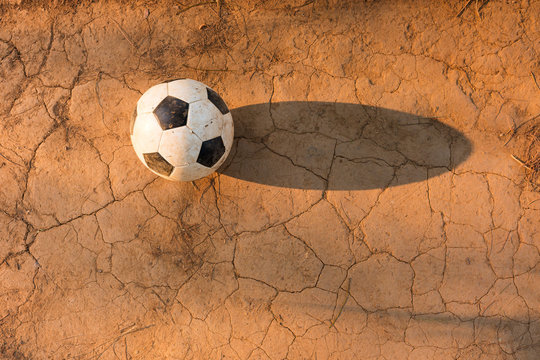 Aged soccer ball on ground © Tee11