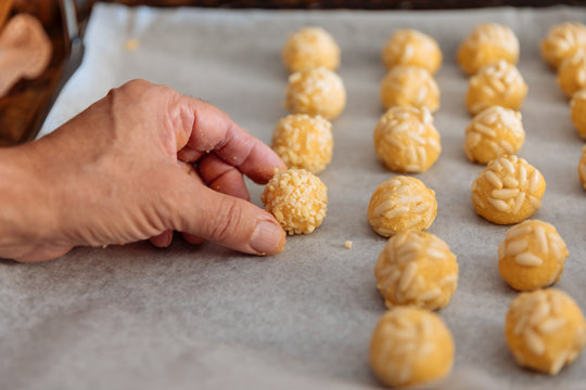 Man kneading marzipan for make panellets.