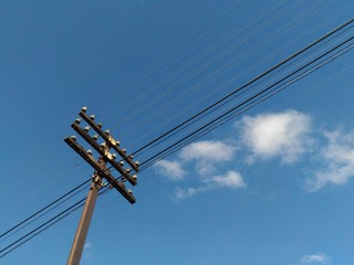 Signal pole
