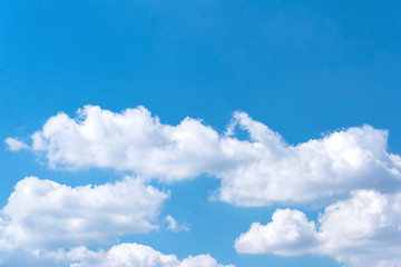 Fototapeta na wymiar Beautiful blue sky and white clouds