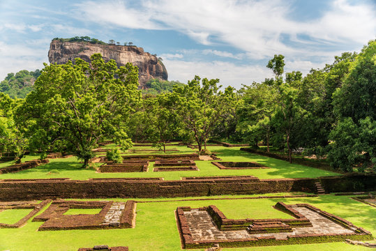 Sri Lanka: ancient Lion Rock&nbsp;fortress in Sigiriya or Sinhagiri
