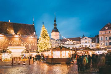 Fototapeta premium Christmas Market On Town Hall Square In Tallinn, Estonia. Christmas Tree