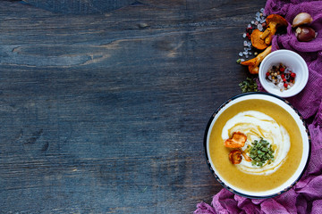 Creamy chanterelle soup