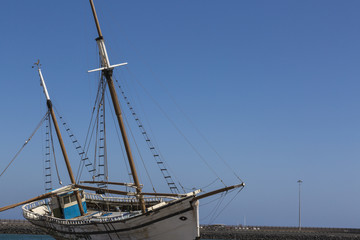 Obraz premium destroyed boat on lanzarote