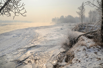 Fototapeta Mroźny poranek nad brzegiem rzeki Wisły obraz