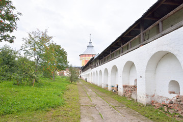 Fototapeta na wymiar Fortress wall of Saviour Priluki Monastery.