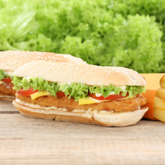 Chickenburger Chicken Hühnchen Burger Hamburger und Pommes Frit